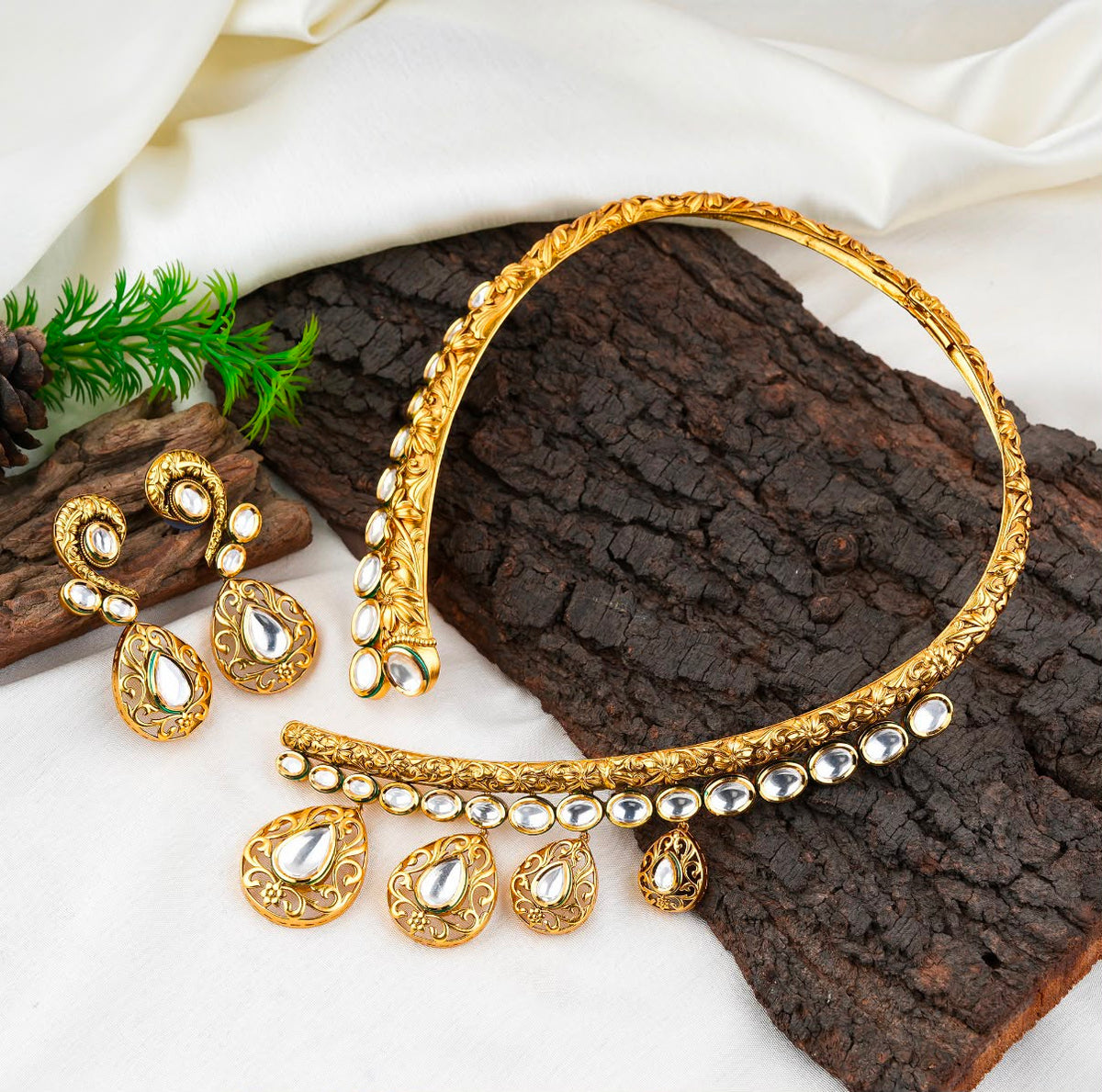 Traditional Engraved Hasli Set With Earrings